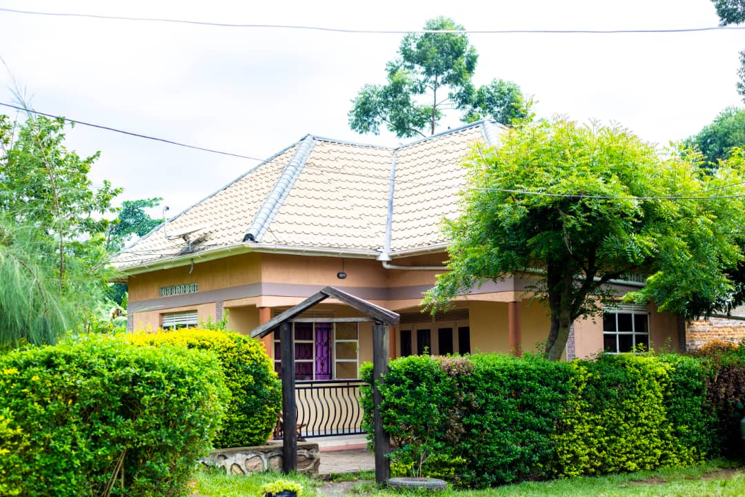 The exterior of Naume Guest House surrounded by greenery